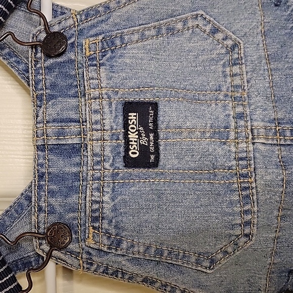 OshKosh B'gosh Denim Overall Shorts Size 18m - Picture 4 of 6